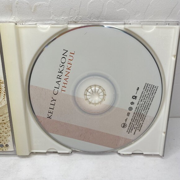 Kelly Clarkson Thankful Dbut Album CD Jewel Case 10 Hit Songs 2 Bonus Tracks Mix - Picture 3 of 5